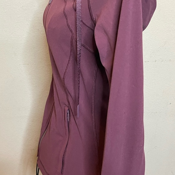 NWOT Lululemon zip up light weight hoody. Mint condition! Size 4 - Picture 3 of 9